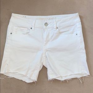 White American Eagle shorts